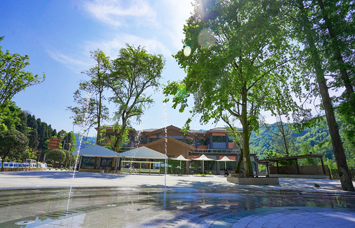 入口廣場噴泉.jpg